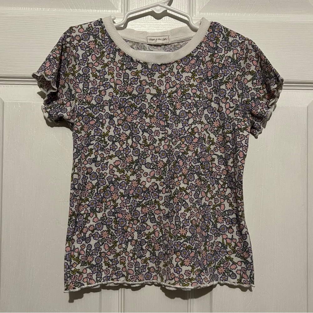 💗 Heart & Hips Girls - Girls T Shirt‎ w/ Floral Pattern